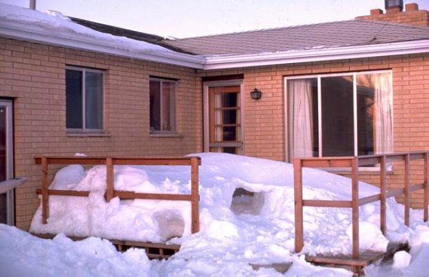Feel Good Story: Delivery Driver Shovels Customer’s Stoop While Delivering Package