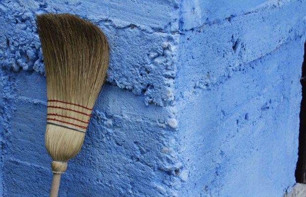 I hate to give you the bad news, but that broom isn’t standing on it’s own
