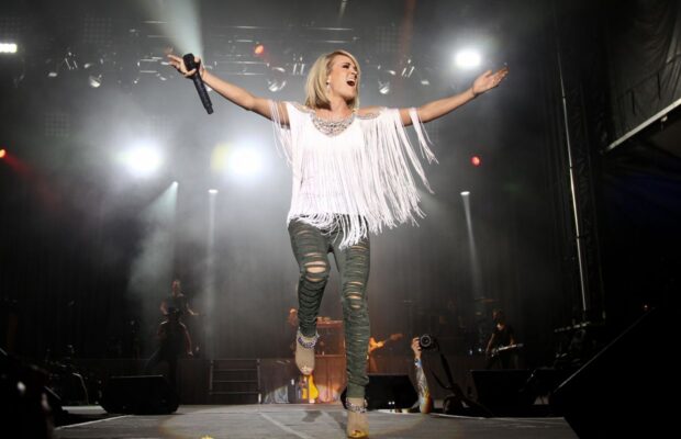 WATCH: Carrie Underwood and Axl Rose Sing “Welcome to the Jungle” WATCH: Carrie Underwood and Axl Rose Sing “Welcome to the Jungle”